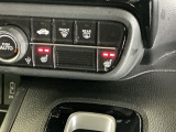 運転席/助手席シートヒーターで寒い日もすぐに温かくなり快適に過ごせます。2段階の温度調整が可能です