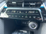 オートエアコンを装備しています。車内温度を感知して自動で温度調整をしてくれるのでいつでも快適な車内空間を創り上げます!モダンなデザインが車内のおしゃれ感をアップさせています!(^^)!