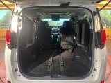 後席を格納すると、これだけの広さが!シーンに合わせたシートアレンジで、大きな荷物も積むことが出来ます♪