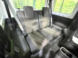 後部座席も気になるようなキズ・汚れやへたり等、大きなダメージはなく、良好な状態です。