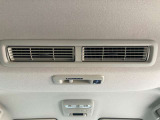 リアシーリングファンからの送風により車内の空気を循環させ、エアコンの効きにくいハイルーフの車内を快適空間に出来るのも喜ばれるポイントの一つで。