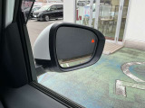 ミラーについたランプで車線変更や前向き駐車の出庫時にサポートしてくれます。