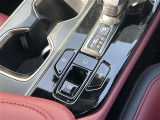 【電動パーキングブレーキ】ブレーキを踏んで停車したときにブレーキペダルから足を離しても停車状態を維持することができます。