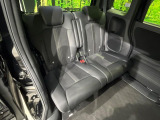 後部座席も気になるようなキズ・汚れやへたり等、大きなダメージはなく、良好な状態です。