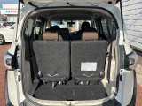 普段のお買い物や通勤、送迎等に十分な荷室スペースを確保しております。サードシートを倒すと、大きな荷物の積載も可能です♪