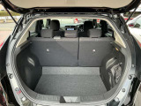 凸凹を極力抑えたスクエアな空間の大容量ラゲッジルームです!6:4の割合で後席を倒すことも可能です。ゴルフバッグや、スーツケース、ベビーカーもレイアウト次第で積載可能です!