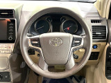 【純正革巻きステアリング】上質な革を使用することで、手にしっかり馴染みとても運転しやすいハンドルです♪