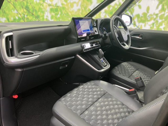 トヨタ ヴォクシー 1.8 ハイブリッド S-Z の中古車詳細 (4,220km