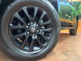 【純正アルミホイール】外観にマッチした純正アルミホイールを装着しております。各種社外アルミホイールや、スタッドレスタイヤも取扱いしております。是非ご相談ください♪