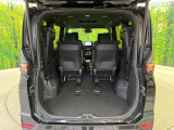 普段のお買い物や通勤、送迎等に十分な荷室スペースを確保しております。3列目を倒すと、大きな荷物の積載も可能です♪