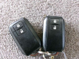 鍵がポケットの中でもドアの開閉、エンジンスタートが可能!便利なスマートキーです!