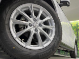 【16インチアルミホイール】外観にマッチしたアルミホイールを装着しております。各種アルミホイールや、スタッドレスタイヤも取扱いしております。是非ご相談ください♪