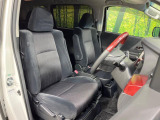 運転席シート廻りは使用感も少なく、良好な状態となっています。丁寧に使われていたことがよくわかりますね。
