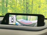 【360&deg;ビューモニター】専用のカメラにより、上から見下ろしたような視点で360度クルマの周囲を確認することができます☆縦列駐車や幅寄せ時に活躍してくれます♪