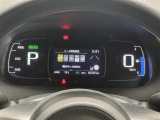 【メーター】メーターがすべて液晶画面で表示。クルマのスピードなど重要な情報の視認性はそのままに、非常にたくさんの情報が表示可能。最新の車両にふさわしい近未来的な印象を受けますね!安全機能の設定も可能。