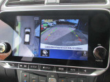 周囲の状況が分かるアラウンドビューモニター搭載。苦手な縦列駐車もこれがあれば安心ですね。