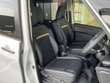 運転席もゆったりとお座り頂けます。
