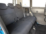後席も寛ぎの空間が確保されています!両側電動スライドドアなので狭い場所でも乗り降りがスムーズに出来ます!