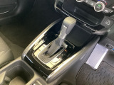 発進時から滑らかに加速する無段階変速のCVTはストップ&ゴーの多い街の中も快適です