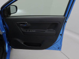 運転席・助手席ドアの内側にドアポケットが装備されています。