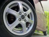 【14インチアルミホイール】外観にマッチしたアルミホイールを装着しております。各種アルミホイールや、スタッドレスタイヤも取扱いしております。是非ご相談ください♪