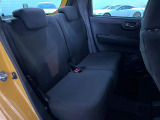 後部座席も気になるようなキズ・汚れやへたり等、大きなダメージはなく、良好な状態です。