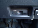 運転席の右下にETCがビルトインされています。高速道路では便利ですね!