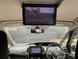 後席フリップダウンモニター装備。2、3rdシートに乗車の方がTV・DVDの視聴ができます