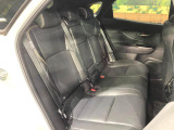 後部座席も気になるようなキズ・汚れやへたり等、大きなダメージはなく、良好な状態です。