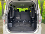 普段のお買い物や通勤、送迎等に十分な荷室スペースを確保しております。セカンドシートを倒すと、大きな荷物の積載も可能です♪