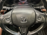 ハンドルにHondaセンシング系のクルーズコントロールやレーンキープアシストなどのスイッチと、オーディオの操作スイッチが装備されています。ハンドルから手を離さず安全に操作できます。