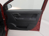 運転席・助手席ドアの内側にドアポケットが装備されています。