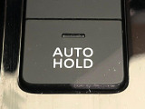 【オートブレーキホールド】信号待ちや渋滞で停車時にブレーキから足を離しても、停止状態を保持してくれます。前進するときはアクセルを踏めば自動で解除されるので安心♪街乗り運転が楽になります♪