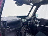 ダイハツのお店では、ダイハツ車を知り尽くしたプロフェッショナルが、専用の診断機器を使って各システムを点検しております。