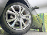【純正アルミホイール】外観にマッチした純正アルミホイールを装着しております。各種社外アルミホイールや、スタッドレスタイヤも取扱いしております。是非ご相談ください♪