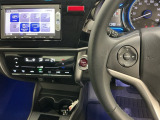 ホンダ純正メモリーナビ搭載なので、遠方へのドライブもお任せ下さい!ステアリング左手側にオーディオ関連のコントロールスイッチを配置しています。操作時は視線を逸らすことなく運転に集中できます