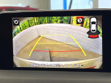 【バックカメラ】駐車時に後方がリアルタイム映像で確認できます。大型商業施設や立体駐車場での駐車時や、夜間のバック時に大活躍!運転スキルに関わらず、今や必須となった装備のひとつです!