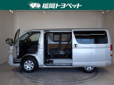スライドドアは助手席のみで手動式です。