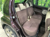 後部座席も気になるようなキズ・汚れやへたり等、大きなダメージはなく、良好な状態です。
