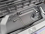 トランク下に収納あります!工具あり!