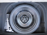 スペアタイヤ装着されています