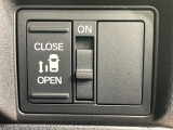 【パワースライドドア】スマートキーや運転席のスイッチでスライドドアの開閉が可能♪電動だから力を入れてドアを開ける必要が無く、小さいお子様でも、重い荷物を持っている時もラクに開け閉めできます♪