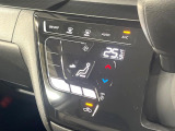【オートエアコン】一度お好みの温度に設定すれば、車内の温度を検知し風量や温度を自動で調整。暑い&hellip;寒い&hellip;と何度もスイッチ操作をする必要はありません。快適な車内空間には必須の機能ですね♪