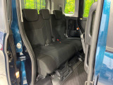 後部座席も気になるようなキズ・汚れやへたり等、大きなダメージはなく、良好な状態です。