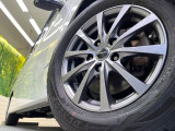 【15インチアルミホイール】外観にマッチしたアルミホイールを装着しております。各種アルミホイールや、スタッドレスタイヤも取扱いしております。是非ご相談ください♪