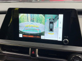 【パノラミックビューモニター】専用のカメラにより、上から見下ろしたような視点で360度クルマの周囲を確認することができます☆死角部分も確認しやすく、狭い場所での切り返しや駐車もスムーズに行えます。
