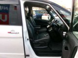 前席ヒーター付シート。冬でも快適です。