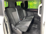後部座席も気になるようなキズ・汚れやへたり等、大きなダメージはなく、良好な状態です。