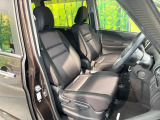 運転席シート廻りは使用感も少なく、良好な状態となっています。前オーナー様が丁寧に使っていたことがよくわかりますね。