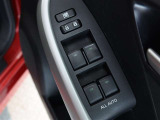 全席オートパワーウインドウ付きです。運転席から全席の操作ができて、開閉操作のロックもできます。